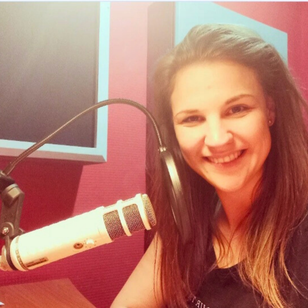 Beszédes Henrietta műsorvezető, riporter, szinkronszínész, narrátor